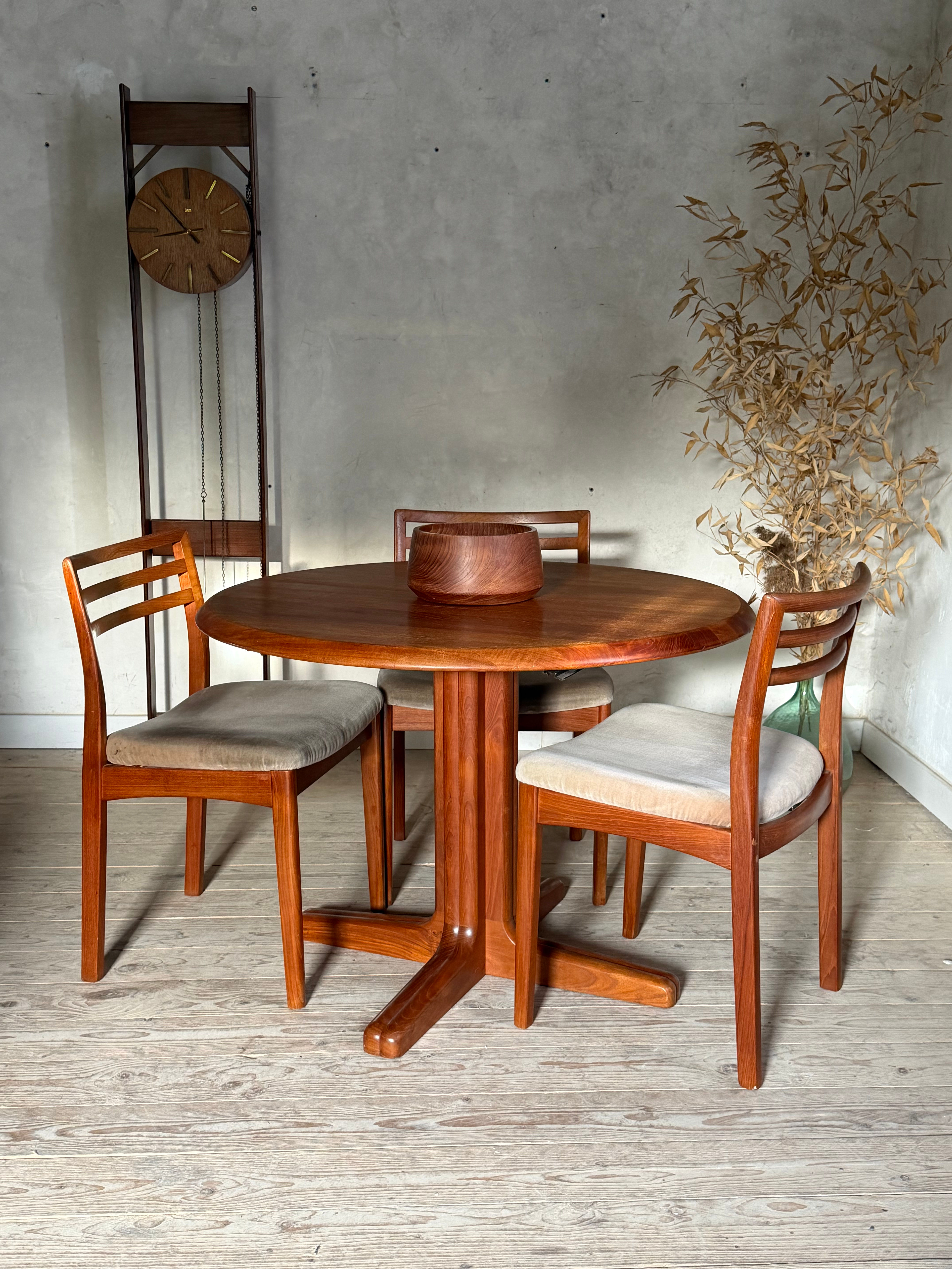 Table scandinave teck massif ronde vintage pied central étoile extensible