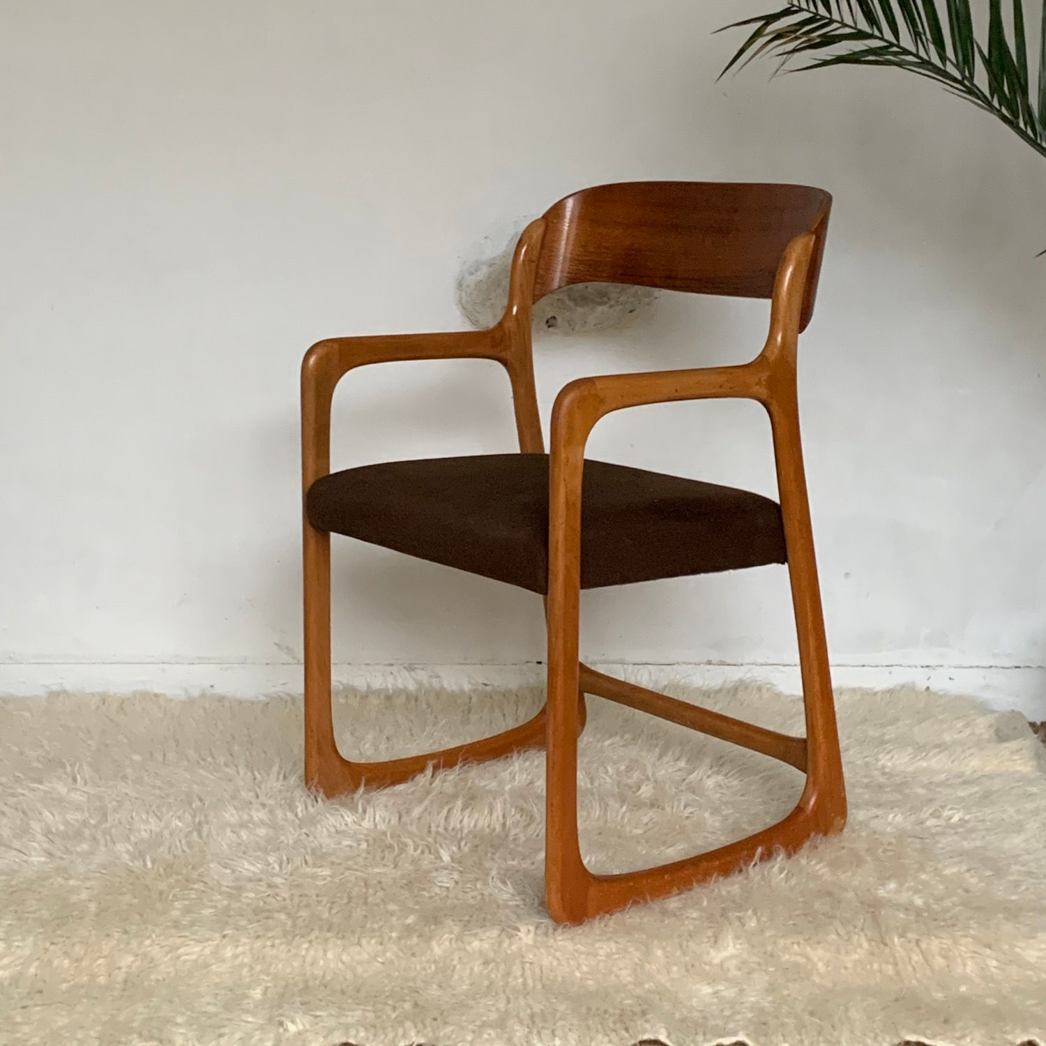 Fauteuil Baumann traineau vintage en teck 