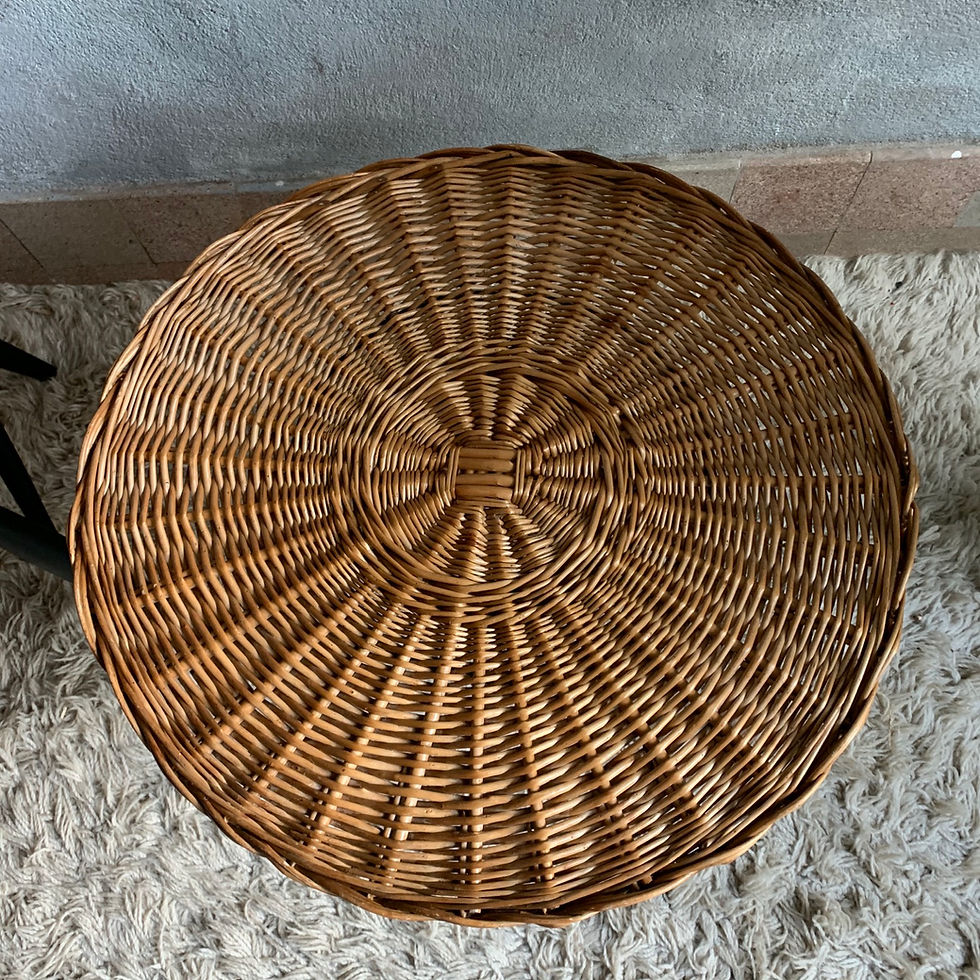 Miniature : Table rotin vintage pieds épingle 