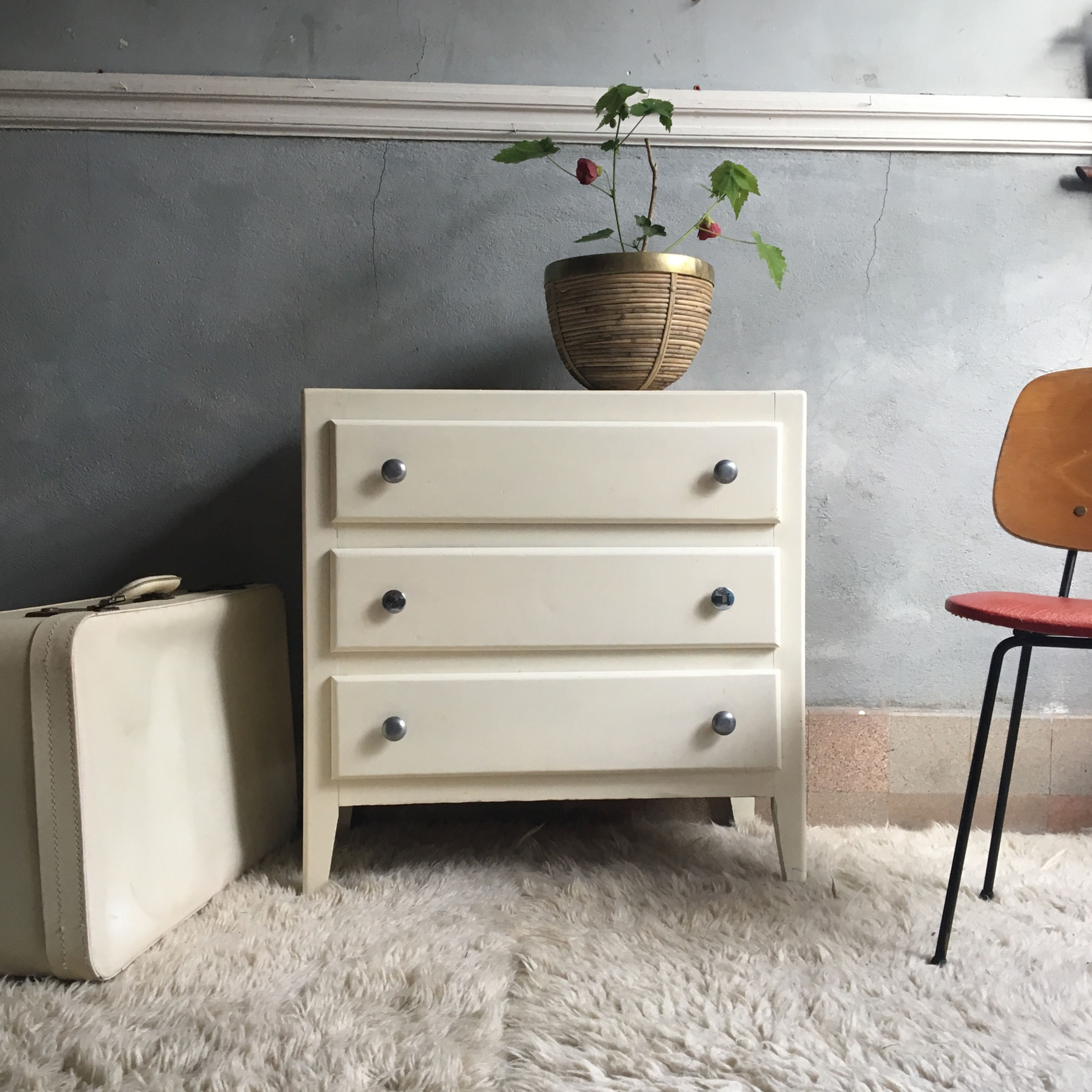 Commode vintage pied compas blanche