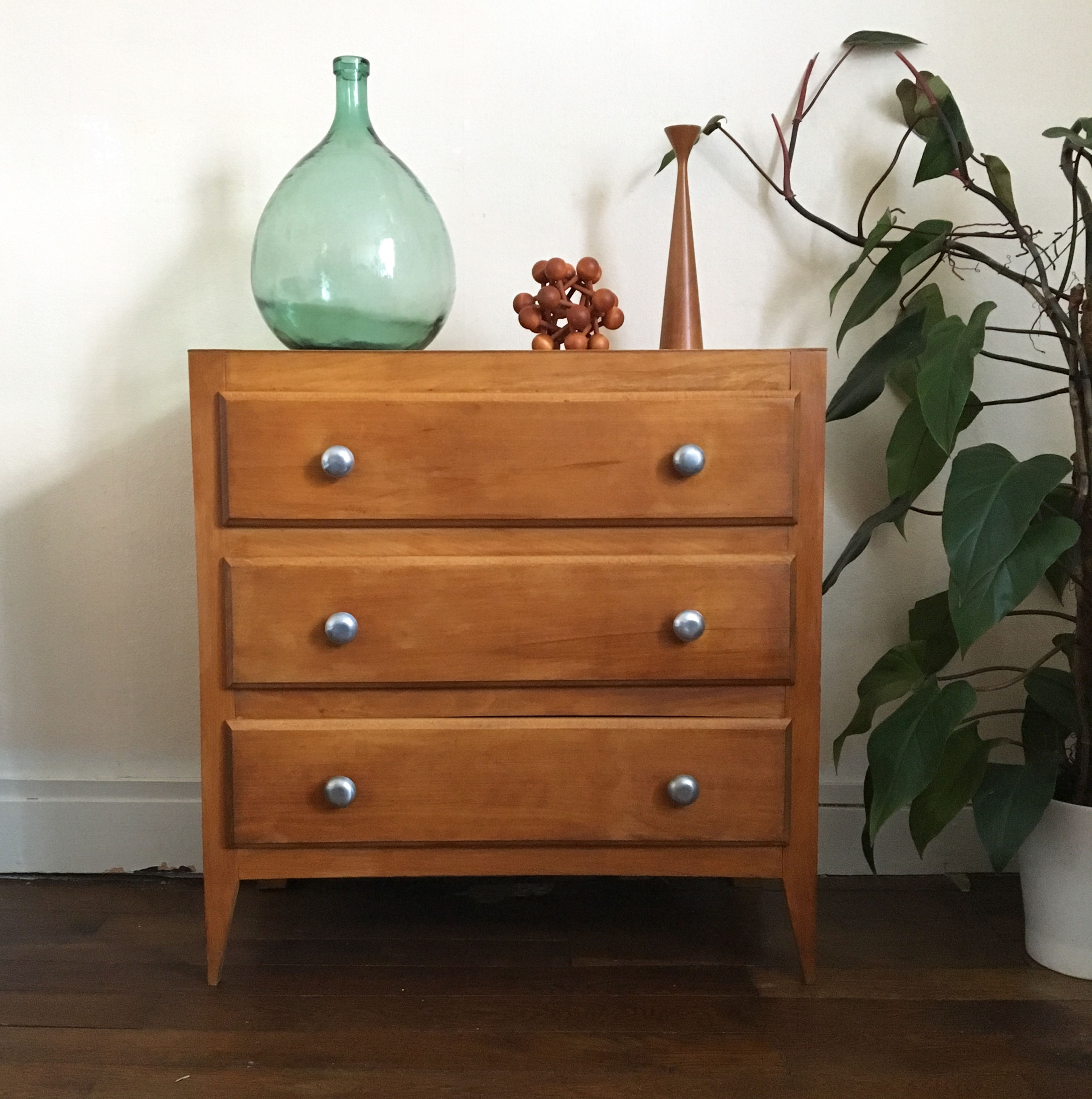 Commode vintage pied compas 