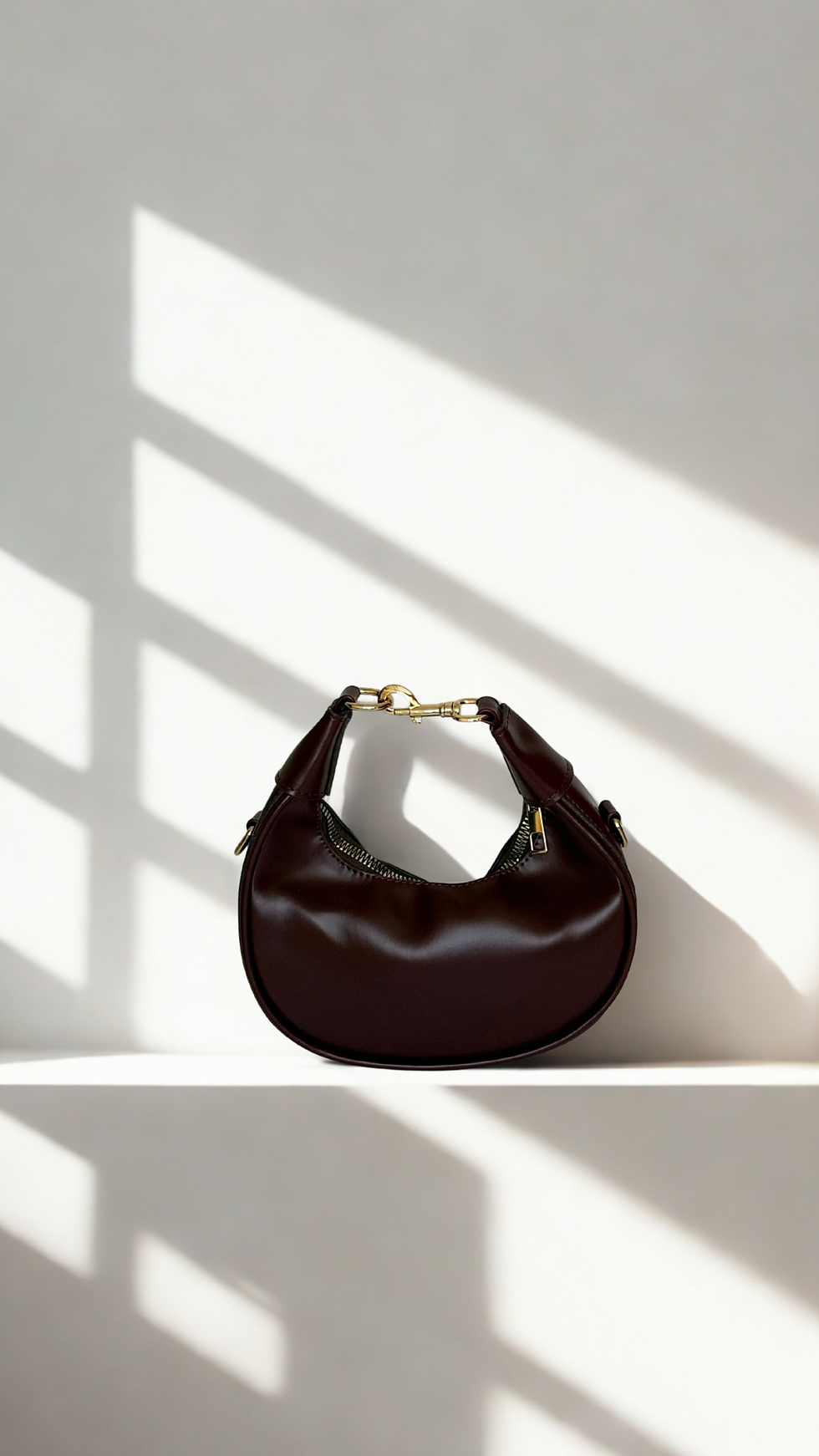 Küçük resim: BESU Luna Shoulder Bag – Suni Deri Yarım Ay Çanta