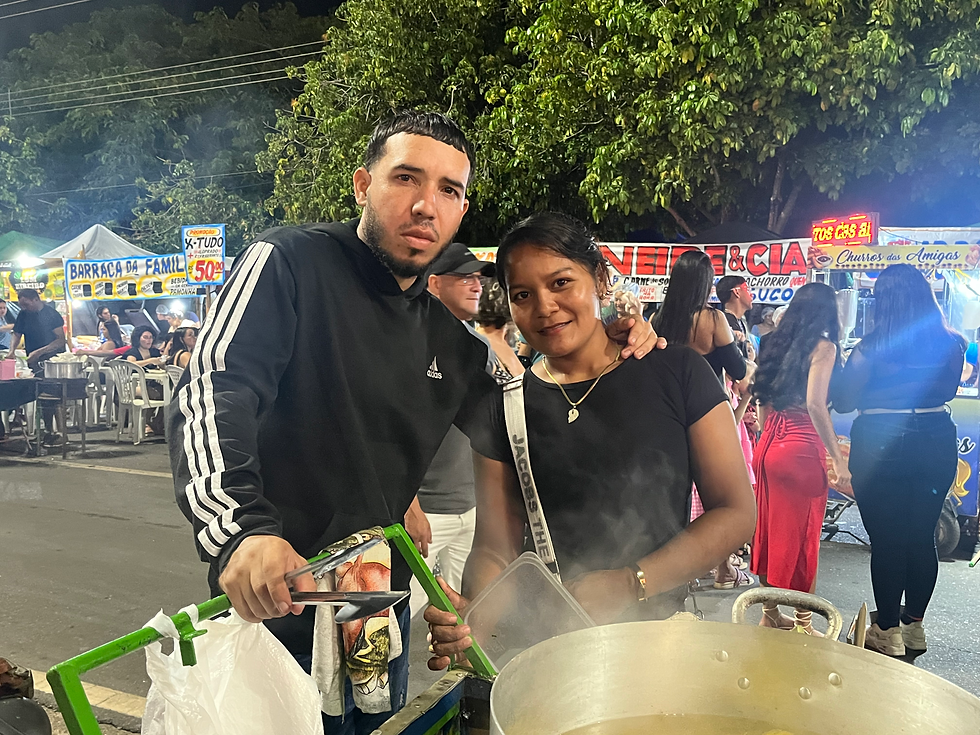 VENDEDORES DE MILHO COZIDO YORSELYS E JOSÉ - IMAGEM: VICTÓRIA ARAÚJO