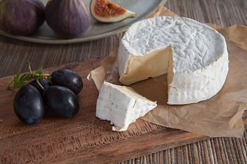 Photograph of a ripe Morwenna with plumbs