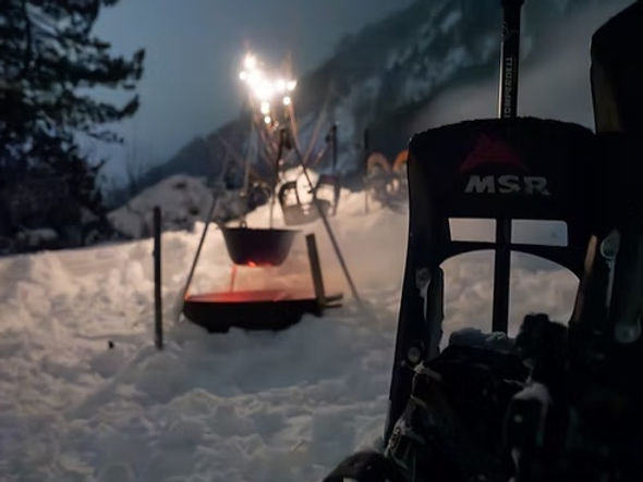 Events im Toggenburg. Fondueabend mit Schneeschuhwanderung im Toggenburg.