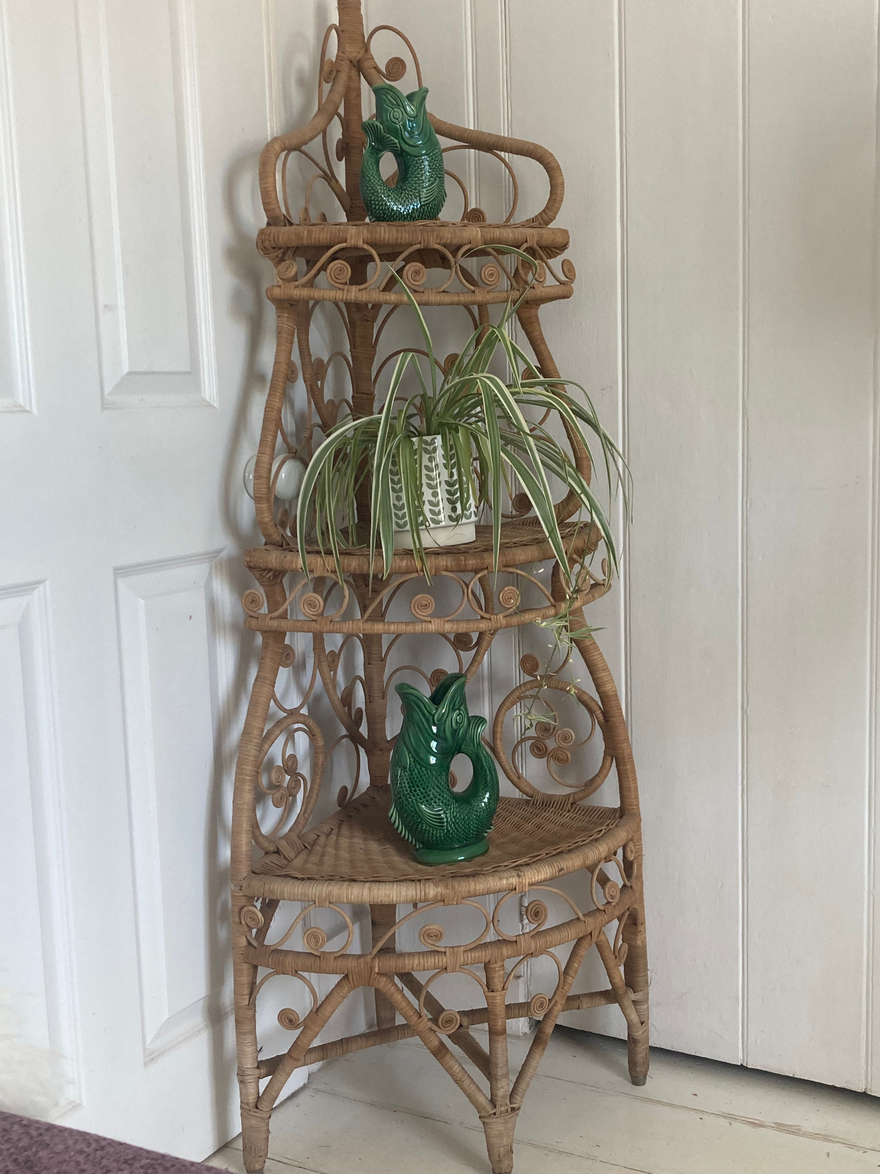 Peacock corner unit 