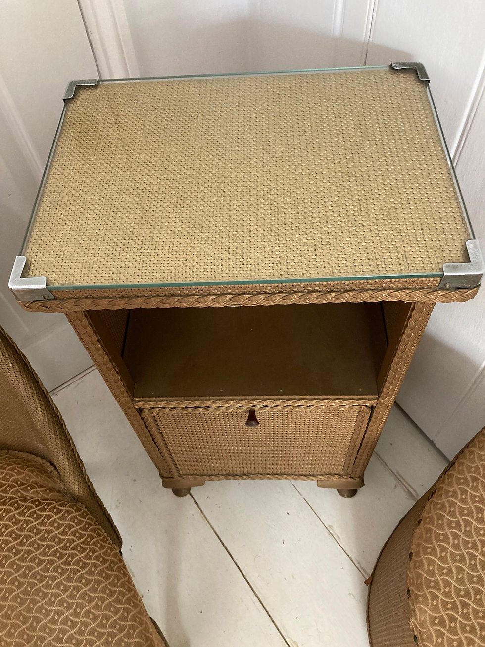 Thumbnail: Gold bedside 