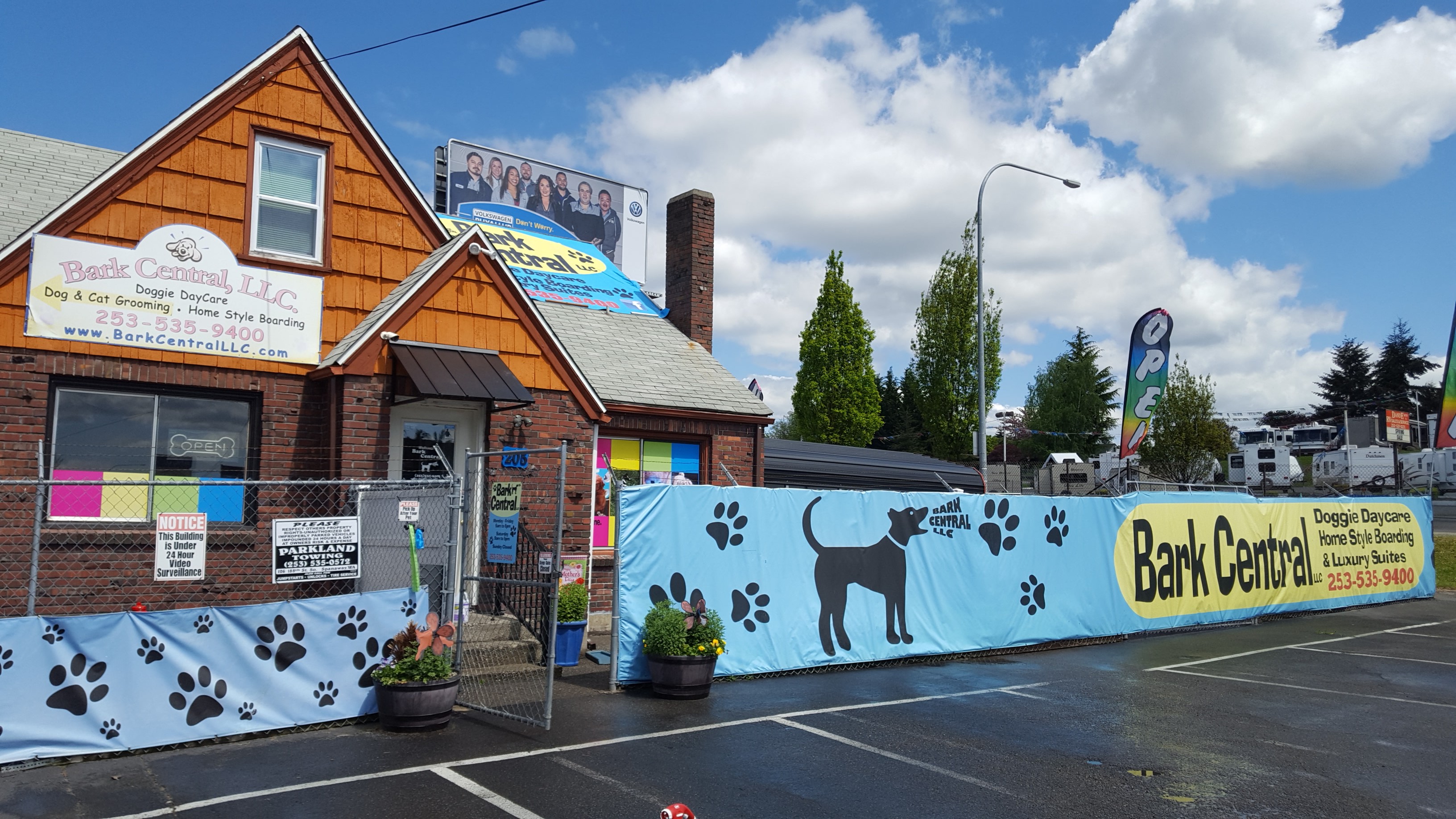 Bark Central Doggie Daycare, Boarding, and Pet Grooming