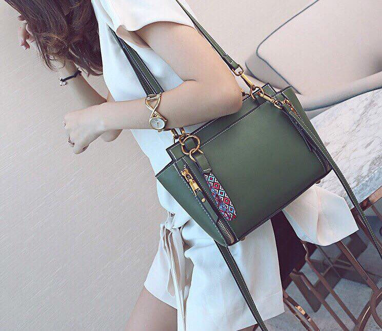 Thumbnail: Túi chéo hai dây