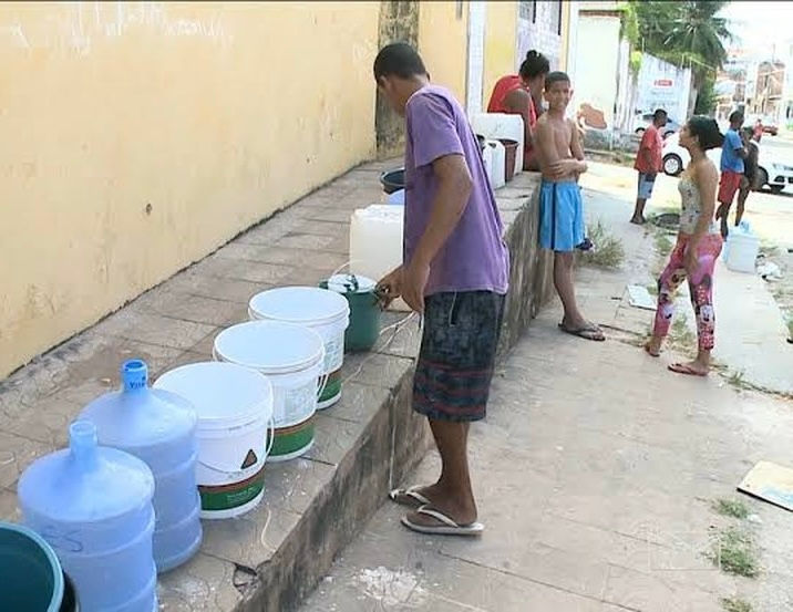 Moradores de São Bento estão sem água a mais de uma semana