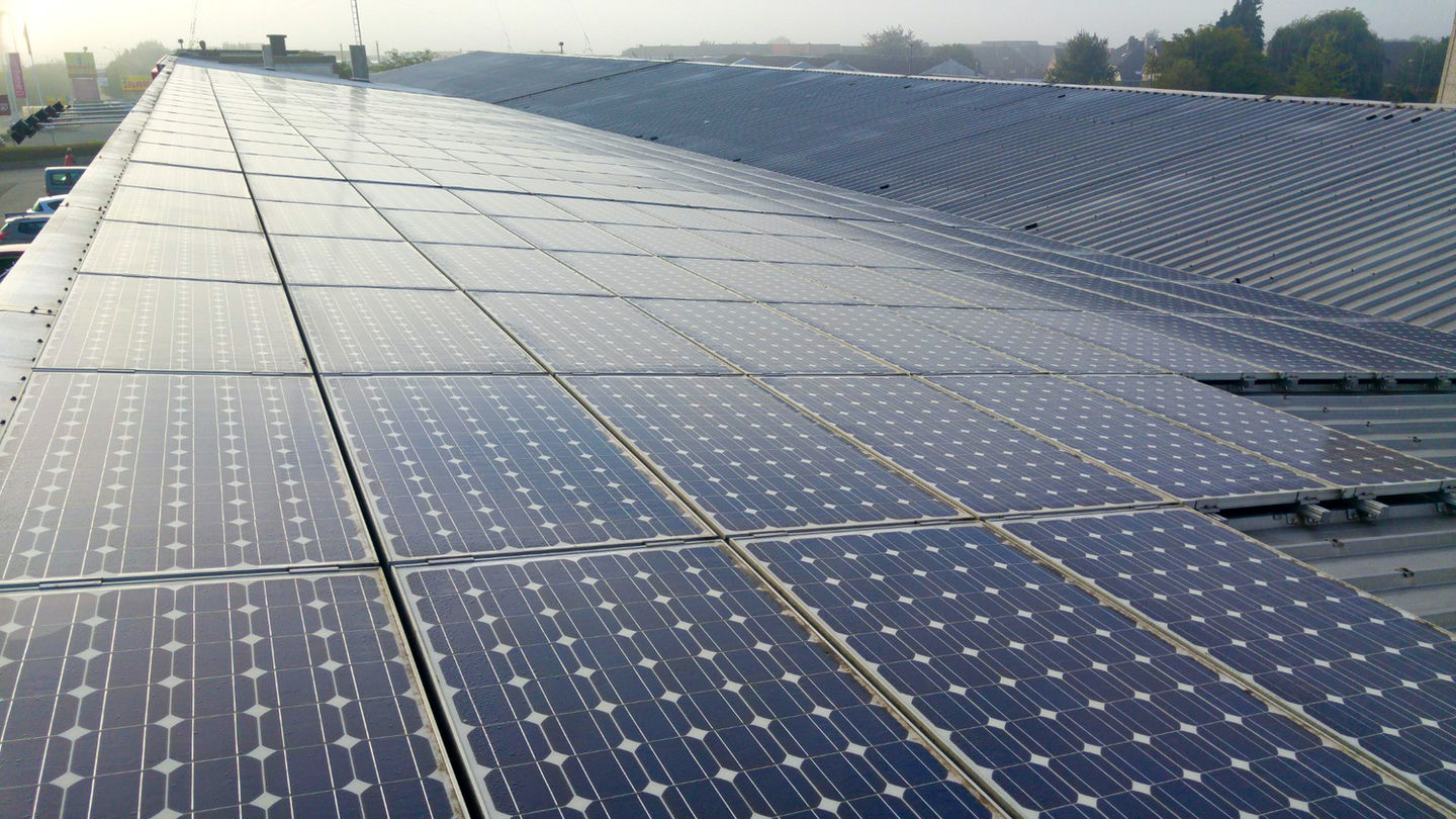 DIV Oostkamp - Roof met zonnepanelen.jpg