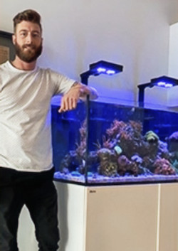 Saltwater tank cleaning by experienced aquarium technician in Portland, Oregon