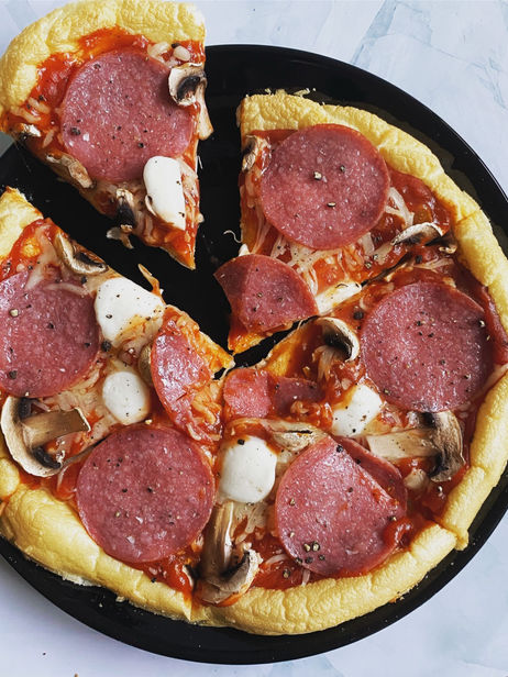 Keto Pizza Salami 