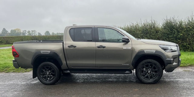2025 TOYOTA HILUX 2.8D4d INVINCIBLE X AUTOMATIC DOUBLECAB PICKUP - IN STOCK