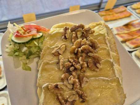 Lunchen in winkelcentrum dukenburg broodje halen