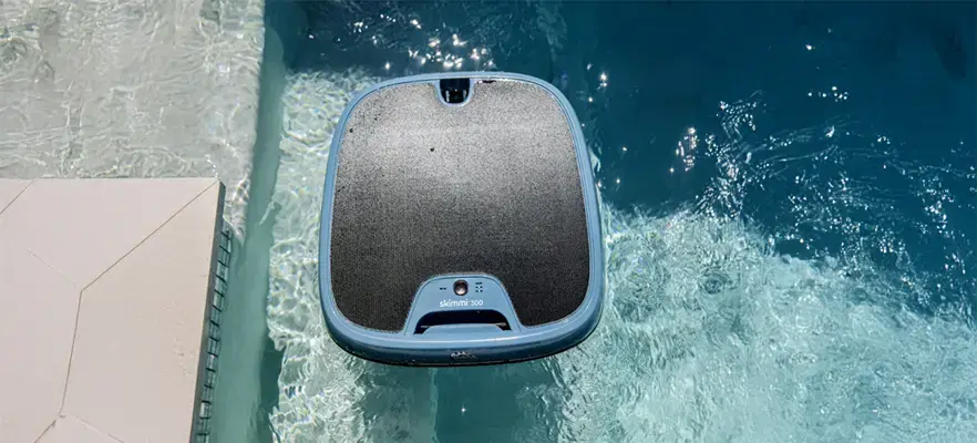 Dolphin Skimmi™ 300 Solar-Powered Pool Skimming