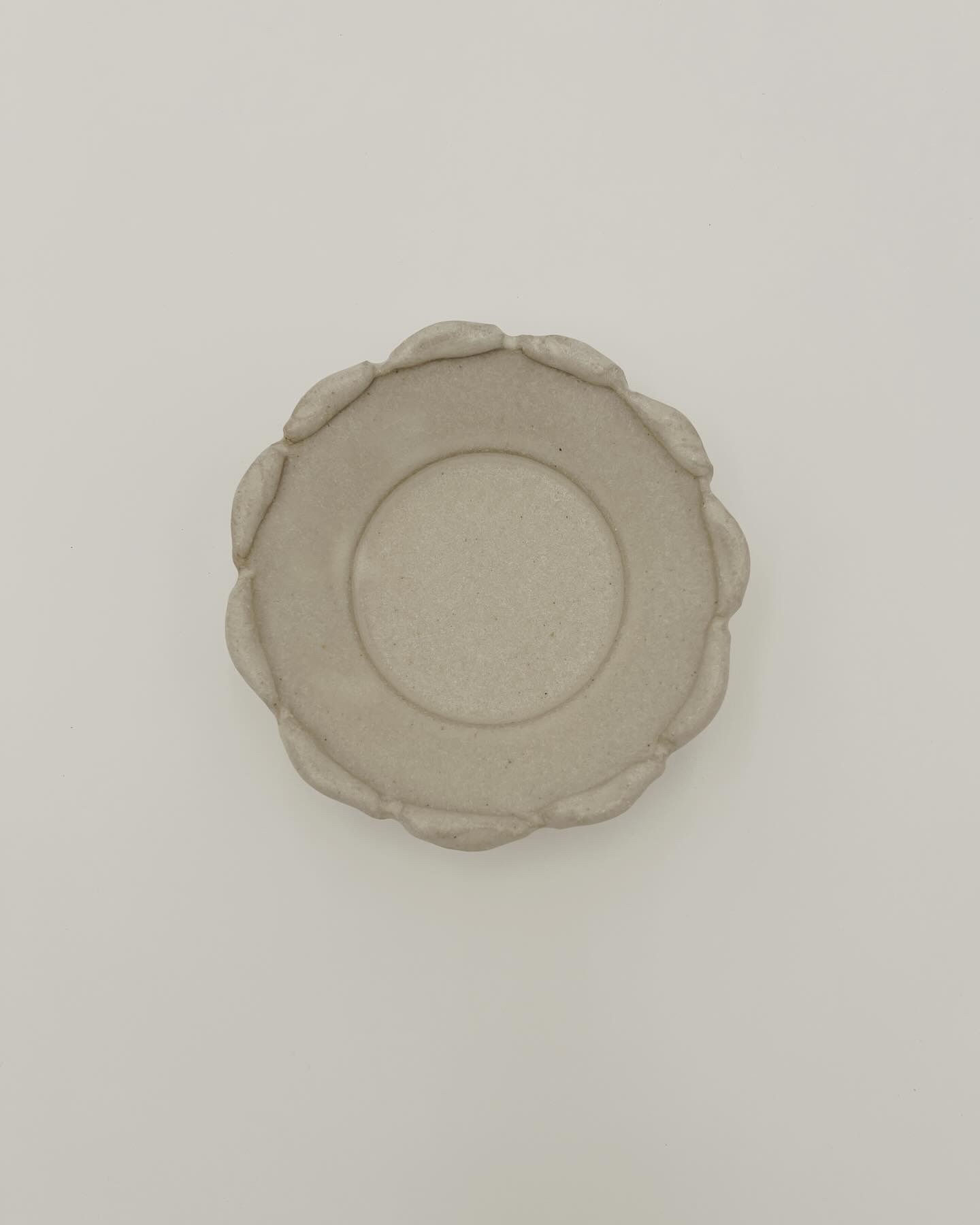 Flower Shaped Bowl (Asagiri:Morning Mist, Medium size)