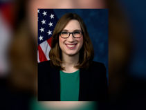 트랜스젠더 여자 의원에게 '미스터' 호칭..회의장 아수라장