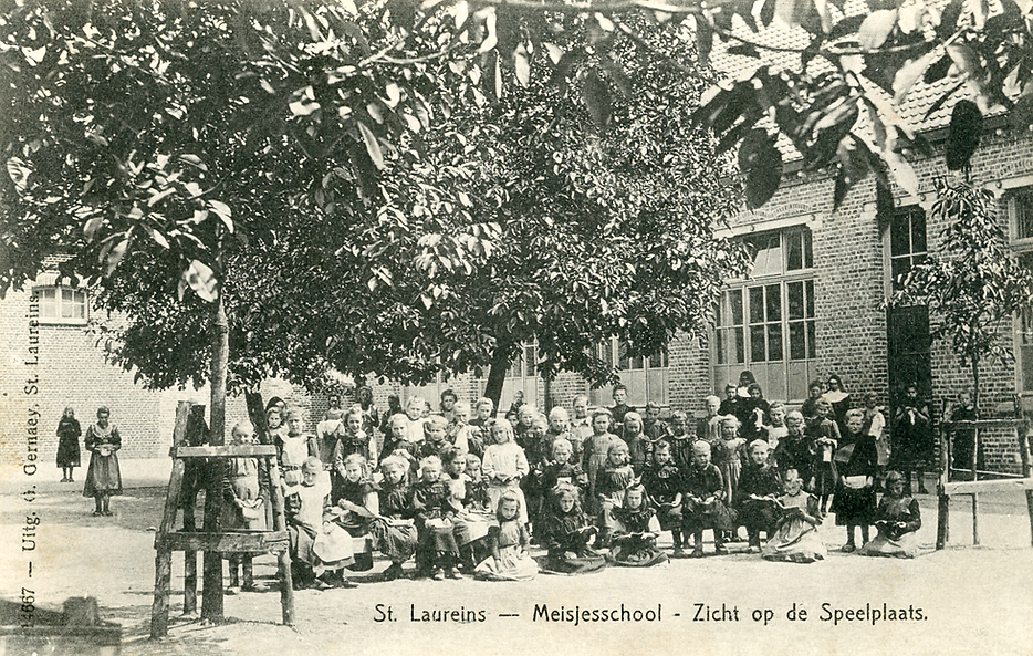 Sint-Laureins Meisjesschool speelplaats (2).tif