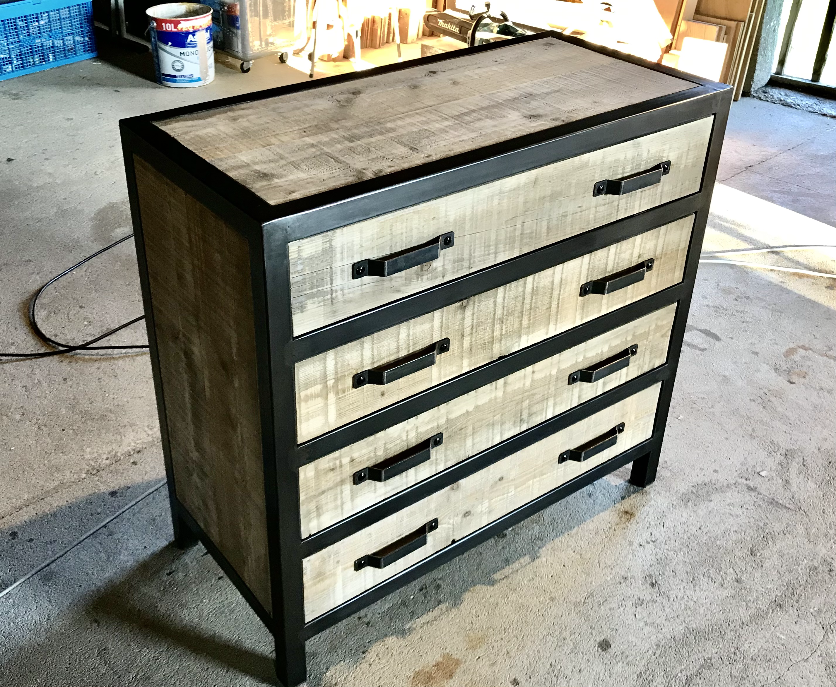 Commode Indus
