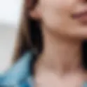 Boucles d'oreilles discrètes : l'élégance subtile pour toutes les occasions