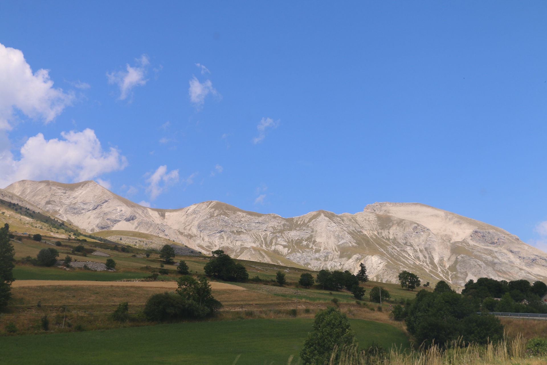 swissguesthousesitters remplacementmaisondhotes baronnies ecrins cabane pasdelalouve
