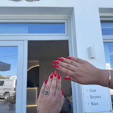 red nails, manicure