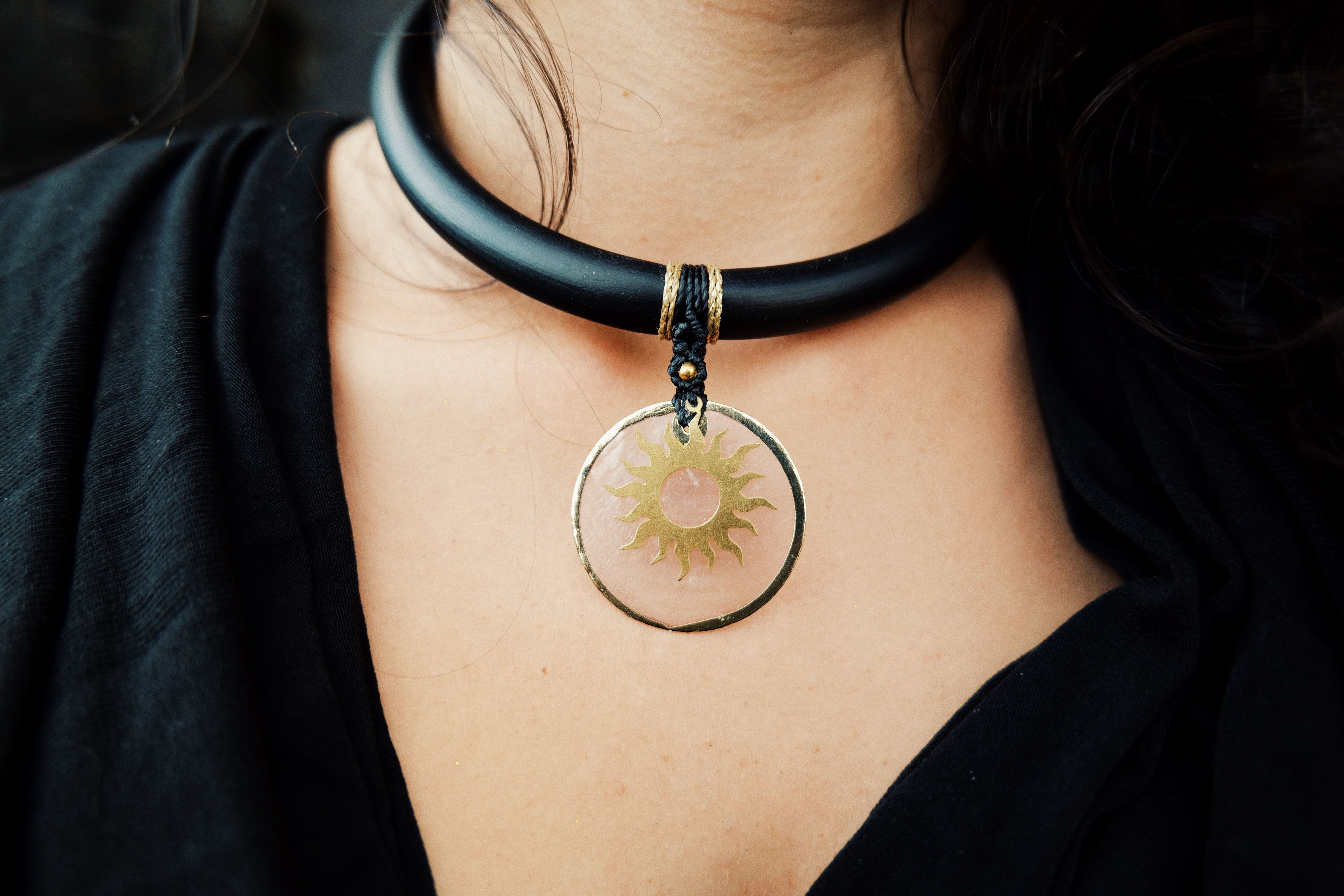 Last Sun, Collier simple nacre et soleil