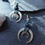 Thumbnail: Boucles d'oreilles demi lunes dorées 
