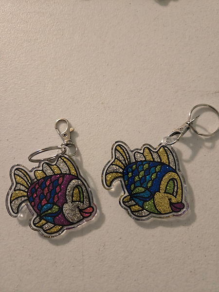 Little fishy | 1.5" key chains of tropical fish in bright-colored glitter varnish and UV resin | UV resin craft | glitter varnish | little fishy | fishes | keychains for sale | keychains