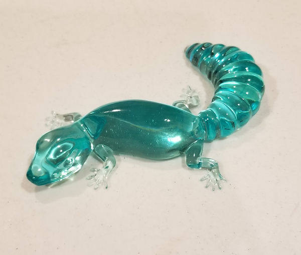 Green Lizard | 6" green resin lizard | resin | resin art | resin artist | resin craft | resin crafter | lizard | lizards of Instagram | lizard decor