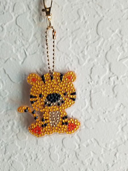 It'sss Great | a 2" tiger keychain adorned with beads | keychains for sale | tiger | tiger love | diamond dotz | beaded painting