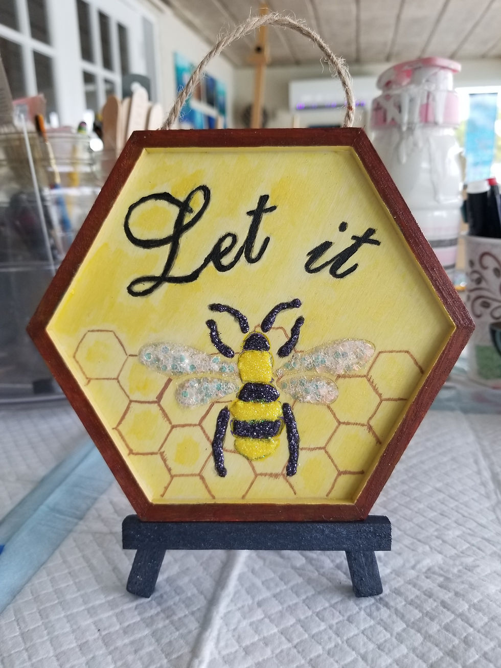 Let it Bee | a hexagon wood sign decorated as a bee hive with a bee and lettering that says "Let it..."| acrylic painting | acrylic art | bees | bee hive | bee lover #bee Decor