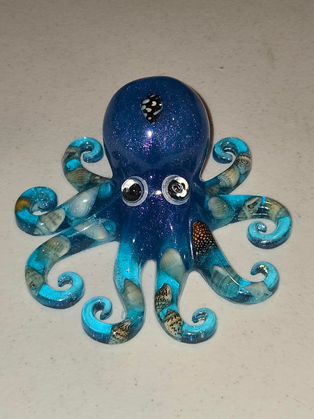 Octopus | 2.5" octopus in blues with sea shells and googly eyes | resin | resin art | resin craft | resin artist | resin crafter | googly eyes | octopus decor