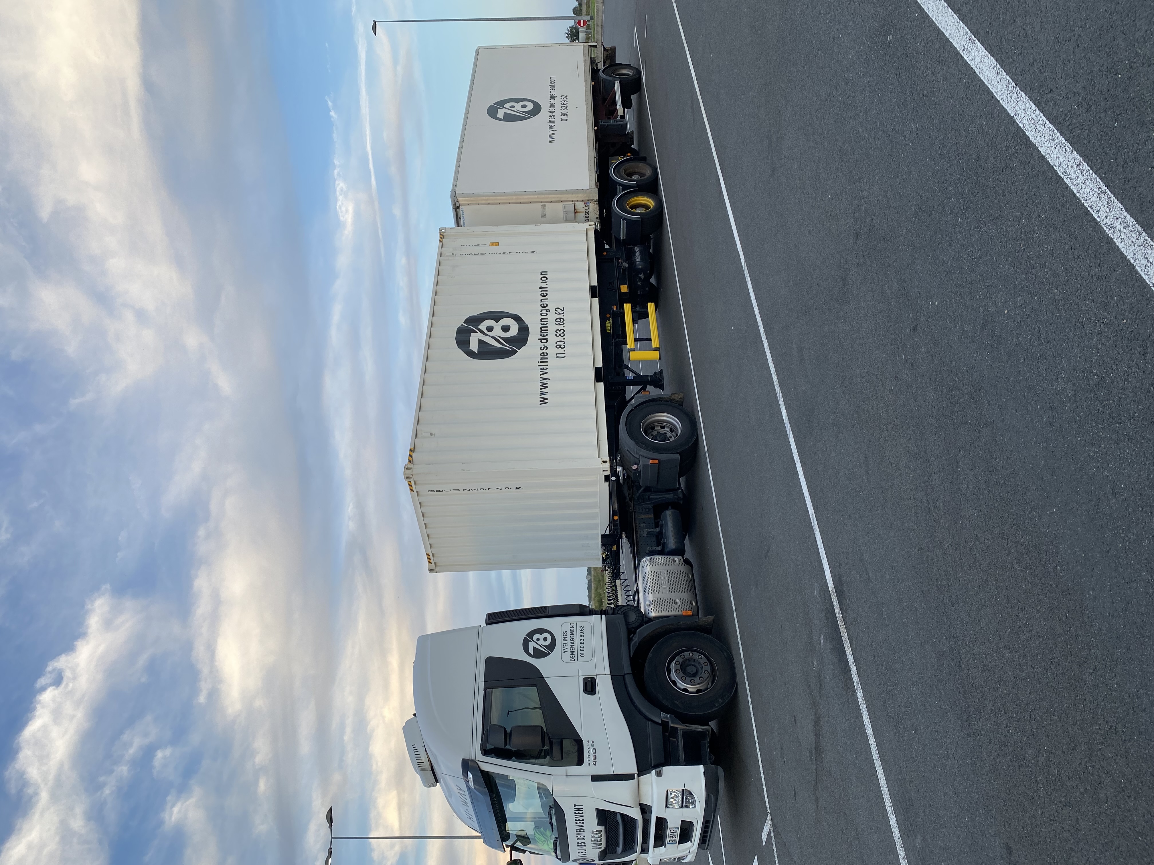 Camions Yvelines Group Déménagement — Flotte professionnelle