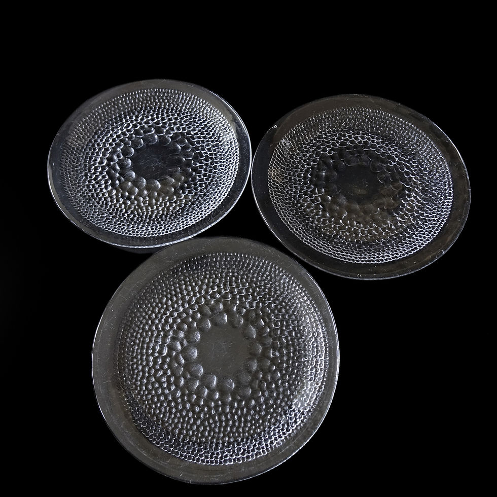 縮圖：Vintage Retro unique glass plates from LINDSHAMMAR Sweden 1970s. Set of three.