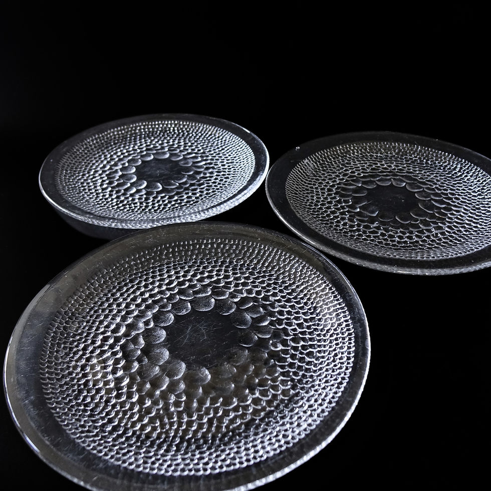 縮圖：Vintage Retro unique glass plates from LINDSHAMMAR Sweden 1970s. Set of three.