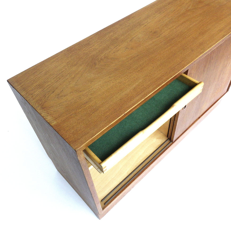 サムネイル： Retro Danish oak cabinet from the 1970s with sliding doors one drawer