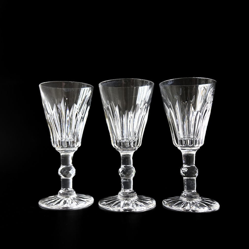 サムネイル： "Pyramid" small Crystal liqueur glasses designed by Fritz Kallenborg for Kosta