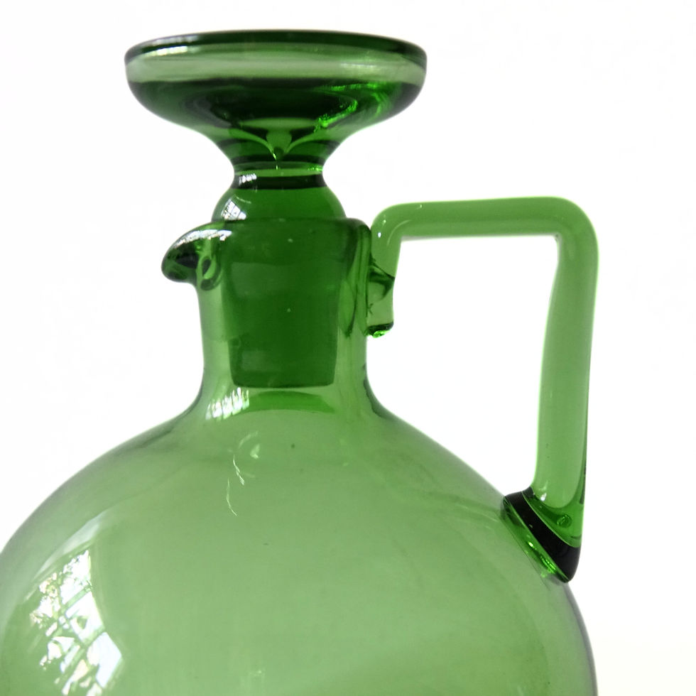 縮圖：Antique Art-Deco art glass Green Glass small decanter, probably from KOSTA