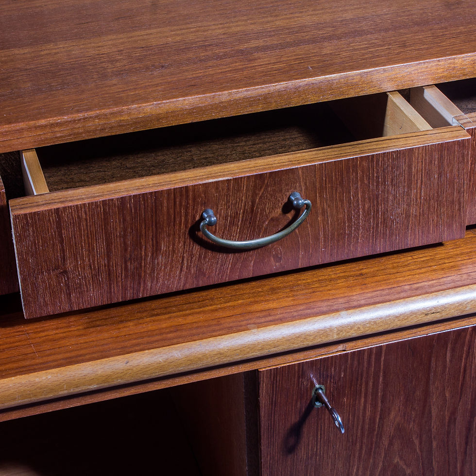 縮圖：Teak Bookshelf from Sweden 1960s with brass details