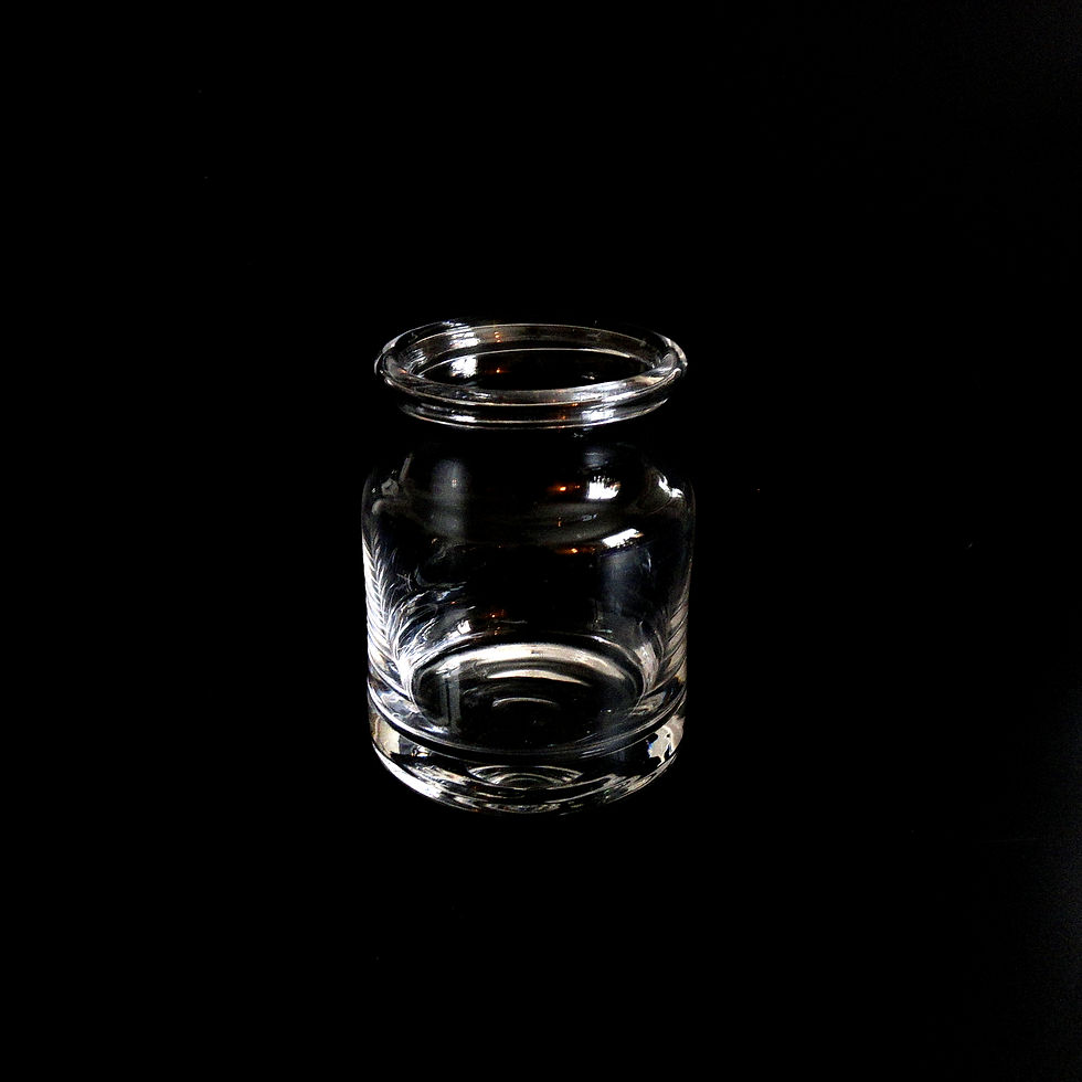 サムネイル： Vintage medium size glass/crystal vases of various designs from Sweden