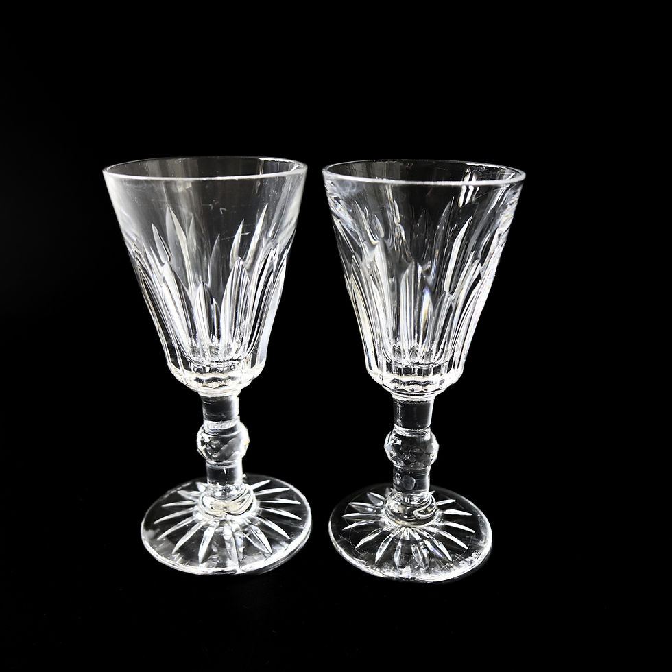 サムネイル： "Pyramid" small Crystal liqueur glasses designed by Fritz Kallenborg for Kosta