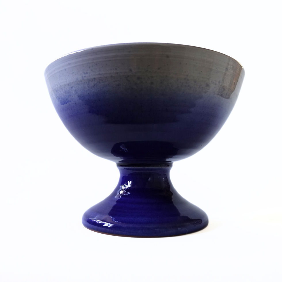 縮圖：Unique handmade blue and white ceramic large bowl on foot from Sweden