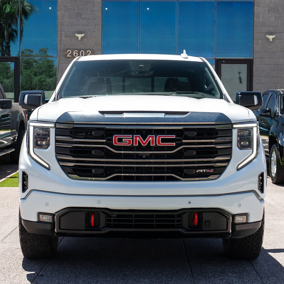 2023 GMC Sierra AT4 Crew Cab