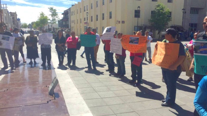 Ambulantes exigen destituir a inspectores; no dejan vender en Centro