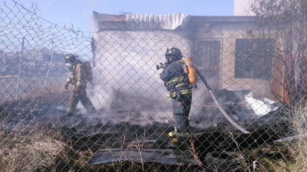 PIDEN BOMBEROS TENER PRECAUCIÓN CON FUERTES VIENTOS; SE DISPARAN INCENDIOS DE PASTO SECO