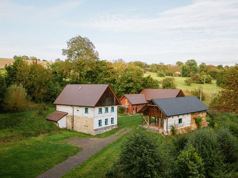 Firemní teambuilding v přírodě: proč mlýn předčí hotel 