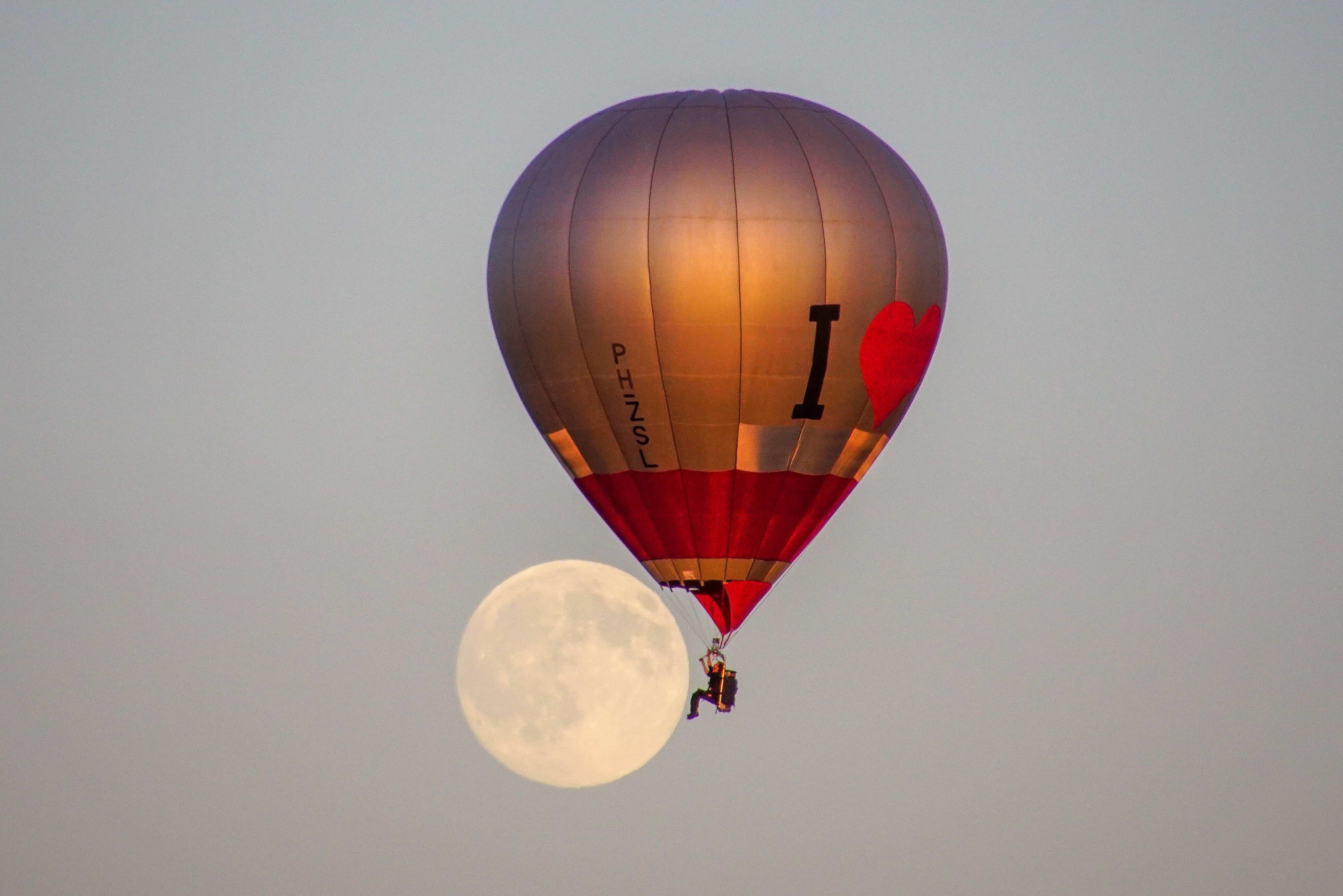 PH-ZSL and the Supermoon