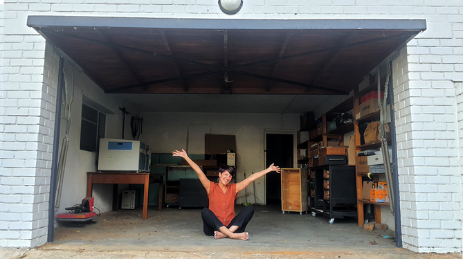 Stof, Spinnekoppe & ’n Studio Storie